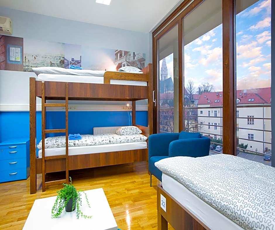 Bett im gemischten 6-Bett-Schlafsaal