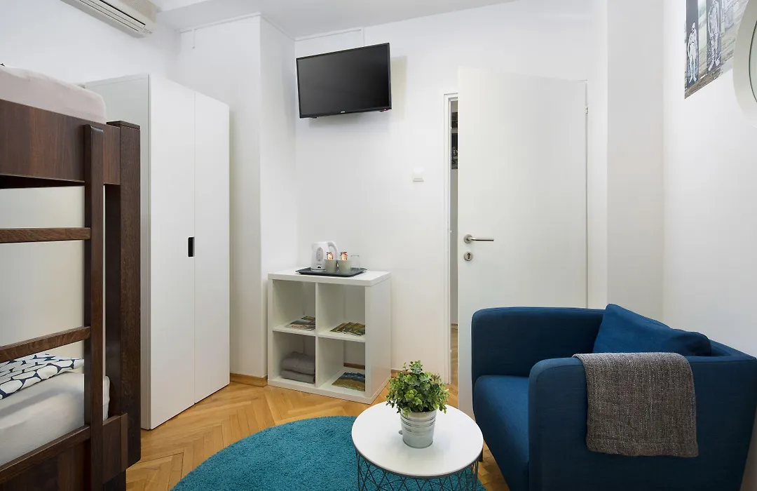 Hostel Bureau-1